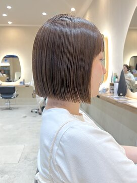 ヒビヲ(HIBIO) 切りっぱなしボブ横浜ハイトーンベージュぶりーちなし