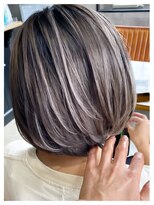 シェリ(che'rie)&nbsp;ハイライトカラーミルクティーベージュレイヤーカット