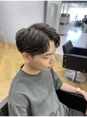 スーツ短髪ツーブロック束感黒髪シークレットパーマ流行
