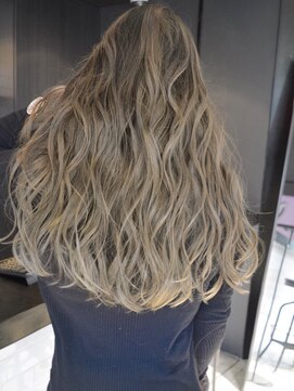 ルーヴェ(LOWE) 春のトレンド！外国人風バレイヤージュ×ミルクティー