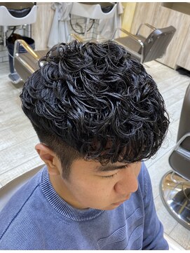 グルーマーズトウキョウ(GROOMER/S TOKYO) スペインカール　ハードパーマ　フェード　GROOMERSTOKYO
