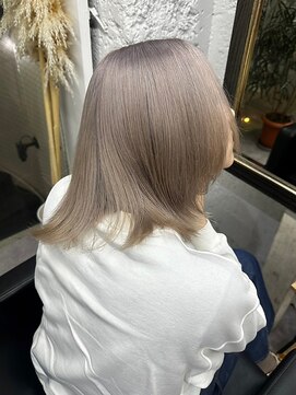 リア(riah) 透明感カラー/くすみグレージュ/外国人風/ハイトーンブリーチ