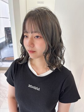 モナバイルーブル(MONA by Louvre) 【MONA】ゆるふわミディ/ダブルカラー/アッシュカラー