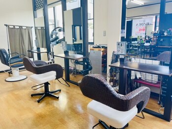 ヘアーアンドメイク ビディア(HAIR&MAKE BIDEA)の写真/【キッズから大人女性まで】居心地の良いアットホームな空間と丁寧な接客・施術が人気*
