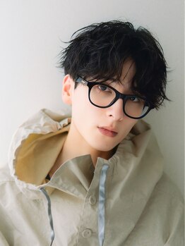 ロウ 銀座(RAW)の写真/プライベートやビジネスシーンでも馴染む、再現性の高いパーマが魅力!【メンズカット/銀座/メンズパーマ】