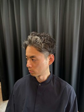 ザ ブライト バーバー(The BRIGHT BARBER) 左七三　くせ毛を活かしたスタイル