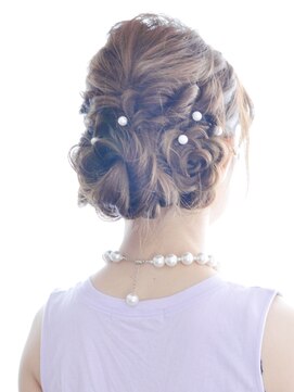 ヘアーサロン ラフリジー(Loufreasy) 流行りの人気アレンジ♪ 華やかパーティースタイル