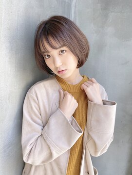ローリー(Rowlly) - 毛先にワンカールのニュアンスを付けたボブスタイル -