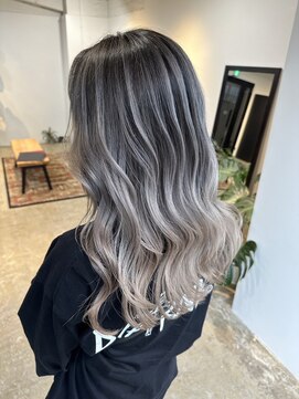 メリー オオサカ(Merly Osaka) 大人気バレイヤージュカラー_ホワイトグレーアッシュ_