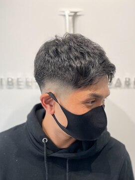 リバティシェアバーバー 銀座2nd(LIBERTY SHARE BARBER) スキンフェードコテパーマ濡れパンマッシュパーマ[銀座<理容室>]