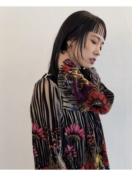 メゾンアメリナンバーツー(Maison Amelie N°2) 似合わせカット 顔まわりレイヤー オン眉 ストレート