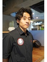 キュー(Cue_)&nbsp;外国人風カーリー無造作パーマのセンターパート　2【影山】