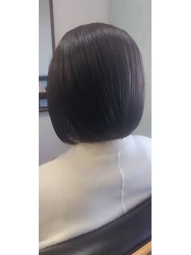 ムスビ(Musubi) 前下がりボブ