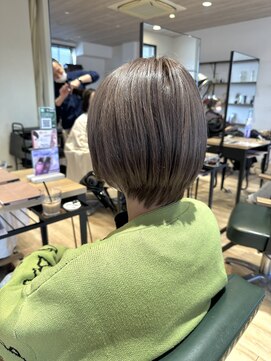 サラ(sarah) ショートスタイル/ダークシルバー