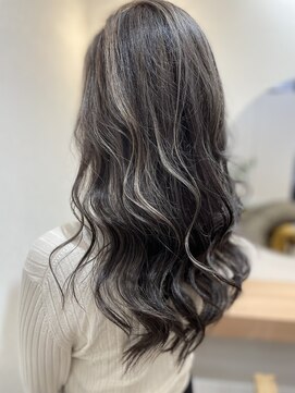 こもれびヘアー(こもれびhair+) コントラストハイライト×ロングレイヤー