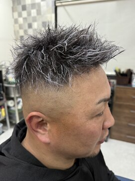 ヘアーサロン タムラ フルツーブロックスキンフェード、メッシュカラー