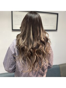 フツーロ 栄(FUTURO) プルエクステ