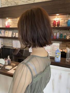 ティディ(Tidi) ウェーブボブ/波巻きボブ/レイヤーボブ/ヘーゼルカラー/豊中庄内