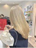 ブロンドレイヤーカットハイトーンカラー