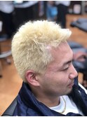 目を引くハイトーンショート
