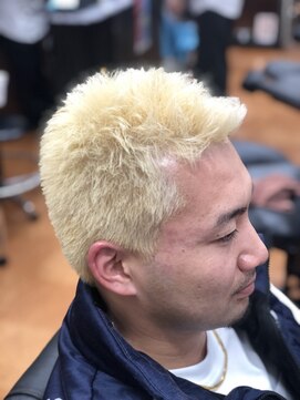 ナンバーワンクラブ 高座渋谷駅前店 目を引くハイトーンショート
