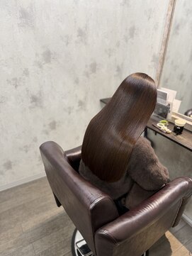 シシ 新宿(She 2.) 髪質改善/縮毛矯正/カラー/トリートメント/韓国/艶髪/艶感