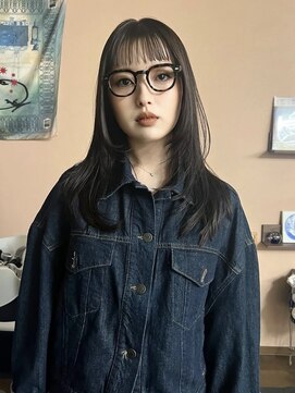 スイ チトセ(suiii chitose) シースルーバング×ストレートミディ【千歳美容室】