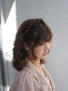 美容室イーナ(e na) ふんわりアレンジ巻きおろし