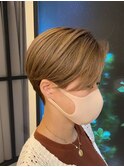 コンパクト刈り上げ女子ネープレスツーブロックハンサムショート