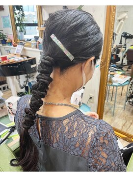 ハウオリ ヘアーワークス(Hauoli hair works) ふんわりねじねじアレンジ
