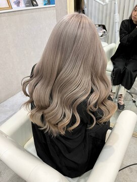 ブロンドバイピンキー(Blond by Pinky) ホワイトベージュ