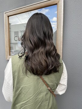 キュオンシア(CUEON. ciea) ロング×グレージュ×艶髪