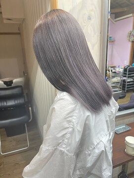 ラヴィ 山科店(Lavy) グレーで落ち着き透明感