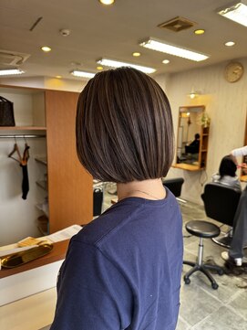 アトリエフィール 佐竹　ハイライトボブ
