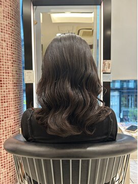 アピッシュ ギンザ(apish ginza) 伸ばしかけ/ミディアムパーマ/コテ巻き風パーマ