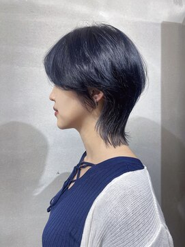 イロハ(IROHA) ブルーブラックグレーインナーショートウルフ