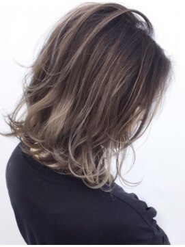 ベランダ ヘア グレーベージュハイライト