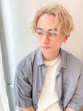 キャンバス バイ ネオリーブ 横浜西口(Canvas by neo.) センターパート刈り上げマッシュ×ハイトーン