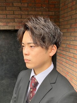 ビーダンディー(Bee dandy) ビジネスツーブロックショート 束感スパイラルパーマ