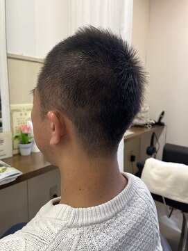 コアフィールフィス(COIFFURE fils) 《見附　今町》大人　メンズ　ボウズ