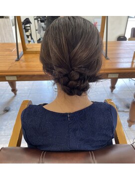 エミュ(emu) 編み込みお団子ヘア