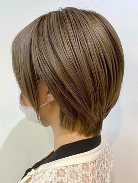 シーズヘア南口店 耳かけマッシュショート透けるシアーベージュ