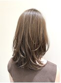 グレージュ/ミディアムレイヤーカット