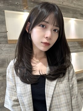 アイヴィ 表参道(IVY) ワンカールレイヤー オリーブ 顔まわりカット【肥田亜沙美】