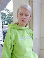 オーオ シカシカ(OOO YY)&nbsp;繊細でモードな印象を与える品のあるホワイトカラー