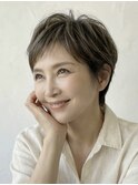 恵比寿で人気の白髪ぼかし大人ナチュラルショート-5歳見え