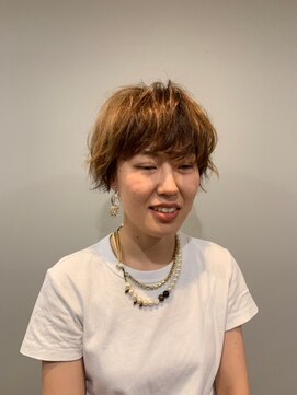 ウィーク 梅田(UiiC) ふんわりショート