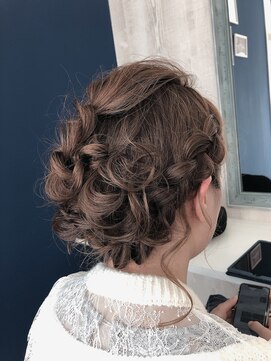 エイトジュール(8JOURS) 編みこみヘアアレンジ