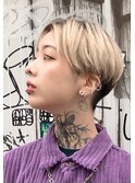 ベージュブロンド×刈り上げショート