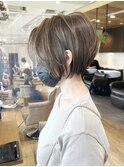 30代、40代/丸みとくびれショートボブ×白髪ぼかしハイライト